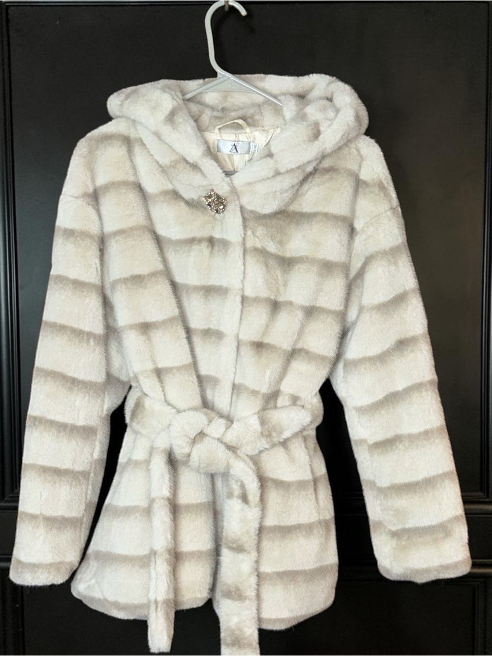 AZ FAUX FUR CHINCHILLA PLUSH HOODED COAT SIZE L/XL